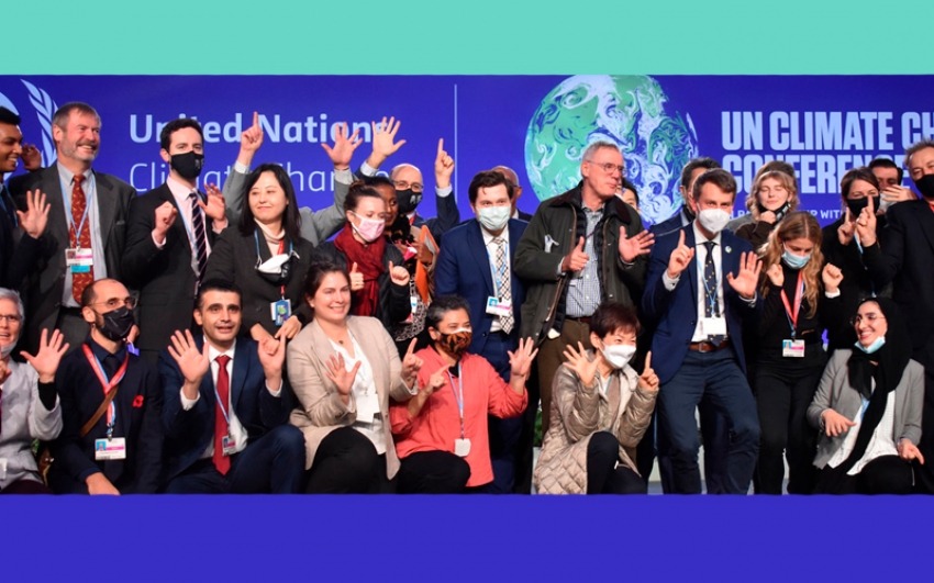 Foto: ONU/Laura Quinones. Negociadores en la clausura de la Conferencia sobre el Cambio Climático de las Naciones Unidas, COP26, que se inauguró en Glasgow (Escocia) el 31 de octubre. La conferencia buscaba nuevos compromisos mundiales para hacer frente al calentamiento global.