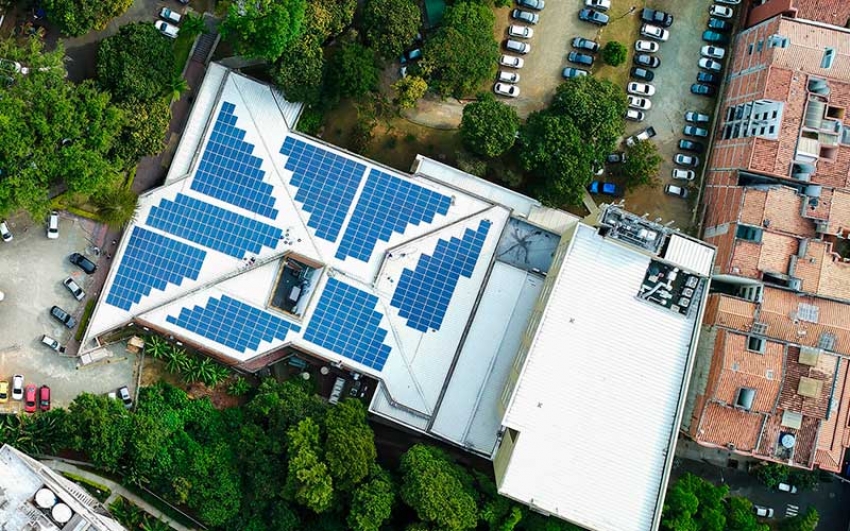 En Colombia, Universidad CES apuesta por las energías renovables con instalación de paneles solares en sus sedes