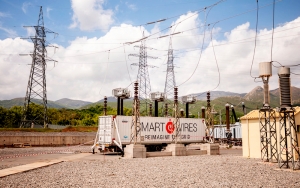 Unidad móvil de Smart Wires, en subestación de IPTO en Grecia. Esta instalación permite reducir las congestiones en las líneas en un 17%, permitiendo conectar más energías renovables al sistema.